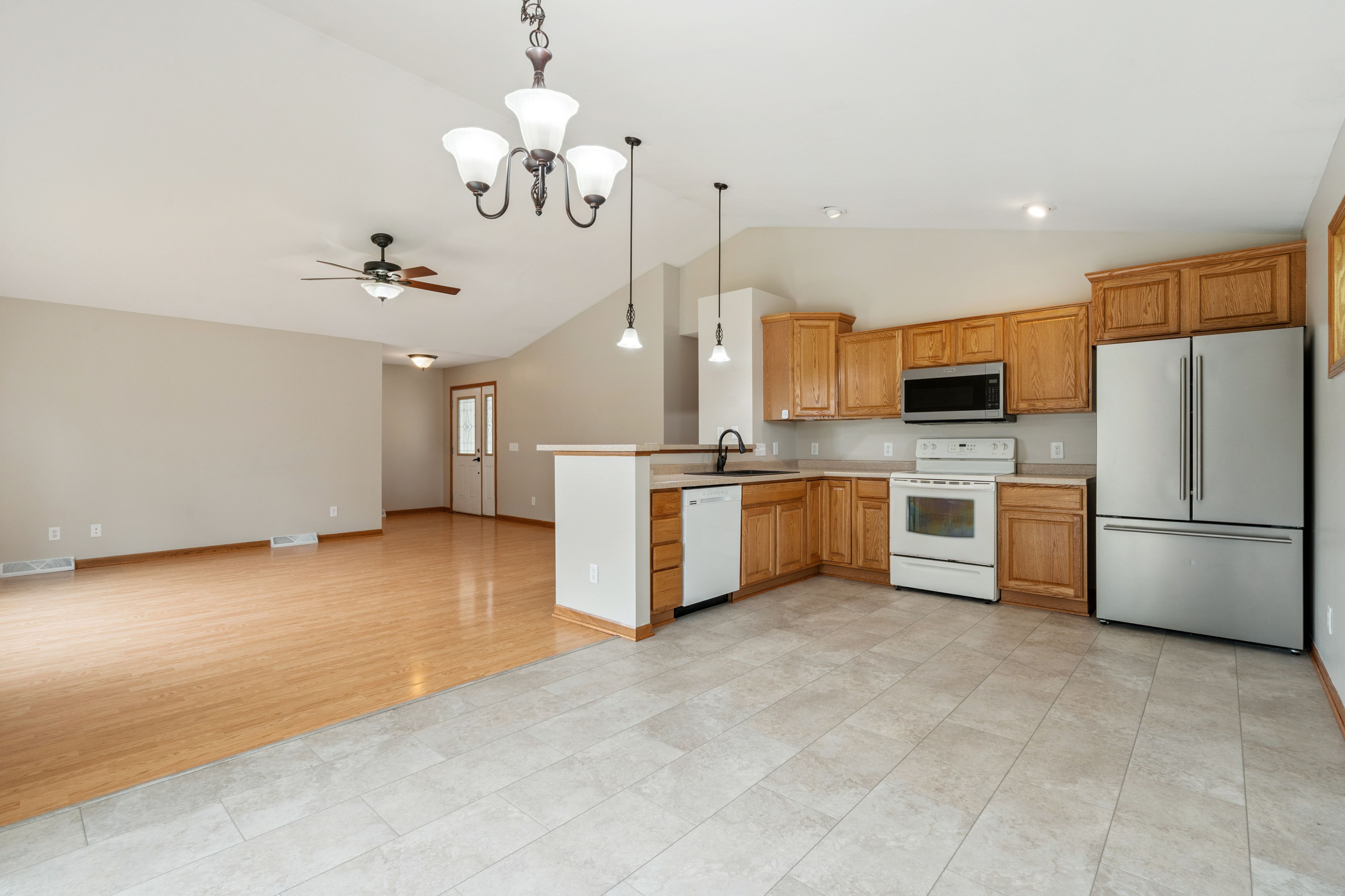 Listing Photo: 14-137 780 Country Club Ct